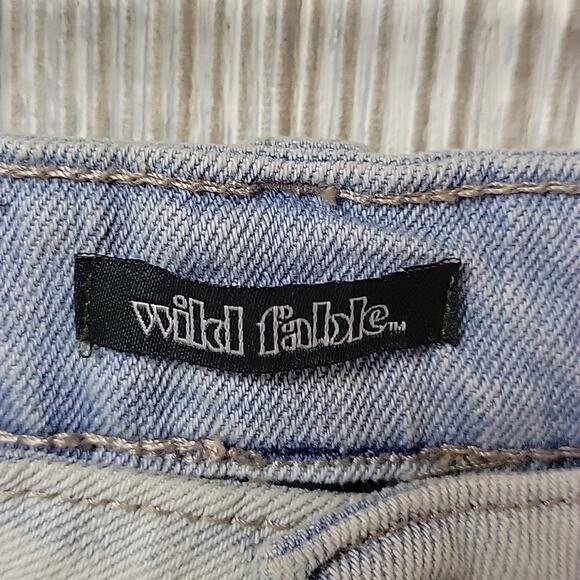 Wild Fable Highest Rise Light Wash Distressed Mom Jeans Womens  Size 8 NWT - Picture 5 of 16